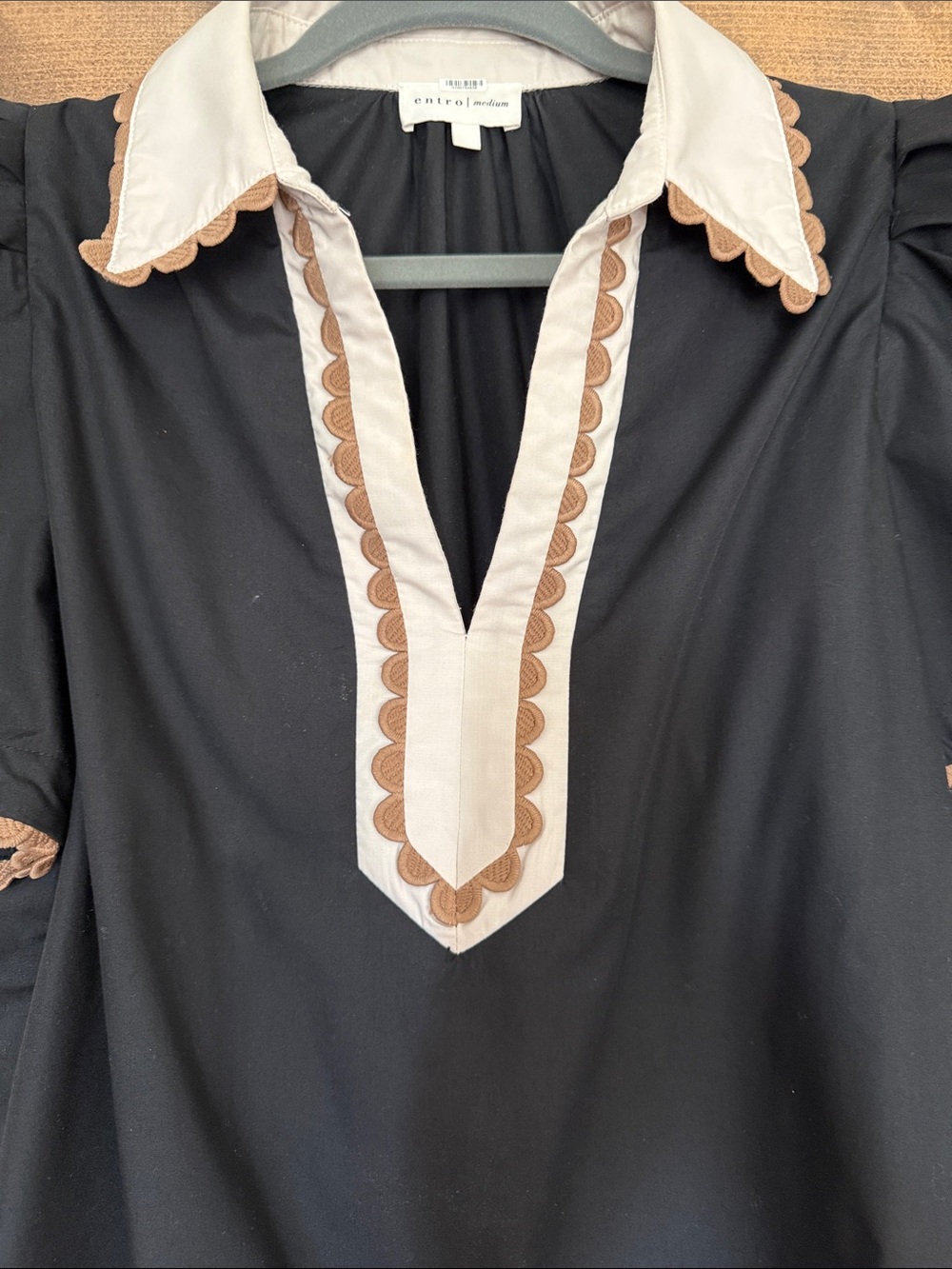 Entro Medium Black Shirt with Decorative Trim - Picture 3 of 5